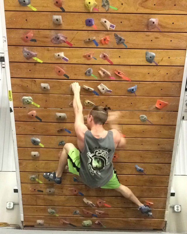 LifeAtWarpSpeed's tweet photo. #treadwall #climb #timelapse #play #endlessfun #pushyourself by skyhighpp024 https://t.co/JuvWCp0qUz https://t.co/ic5LPa6FAr