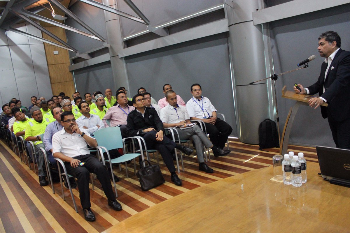 PTPMalaysia's tweet photo. MMC Ports Townhall
25 April 2016
#portoftanjungpelepas #Townhall #MMCPorts https://t.co/HRNp3mxum2