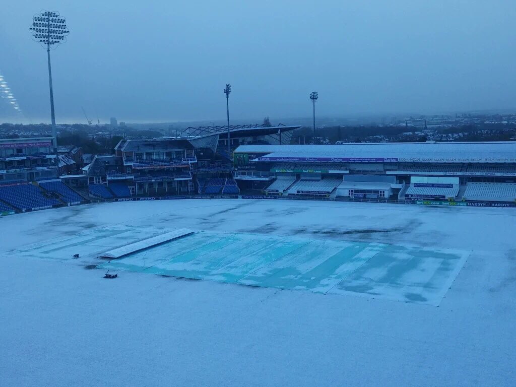 jbairstow21's tweet image. Summer is coming they said... #headingley #snowedoff
