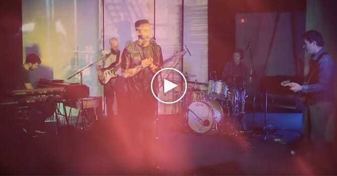 Het live opgenomen 'Two Sides' van @Story_Arcs doet verlangen naar meer van deze band! bit.ly/1PJRfjE