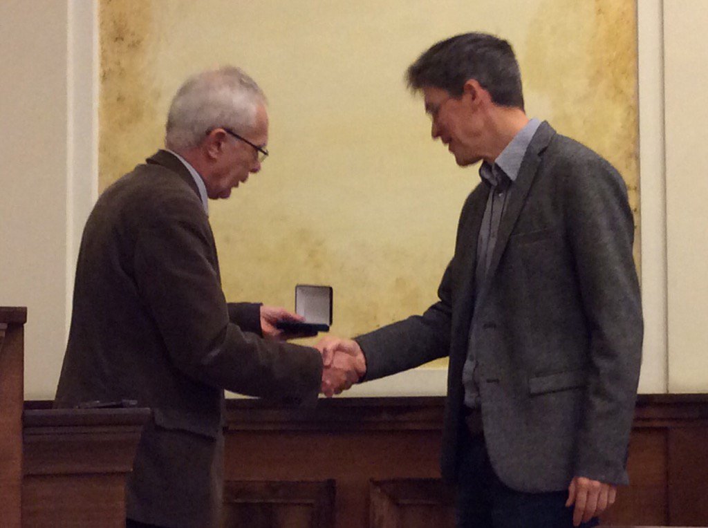 gazdpol's tweet image. @korenmiklos átveszi a #Kaldor-díjat (2014-es díjazott)
index.hu/gazdasag/2013/…