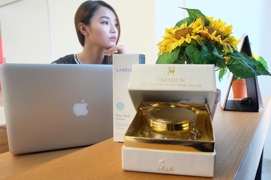 FOURTunes_'s tweet photo. [IG] Even if your busy with your work, don't forget your self. Treat your inner beauty with this... -@anggiimangiwa https://t.co/rvgKiWSph6