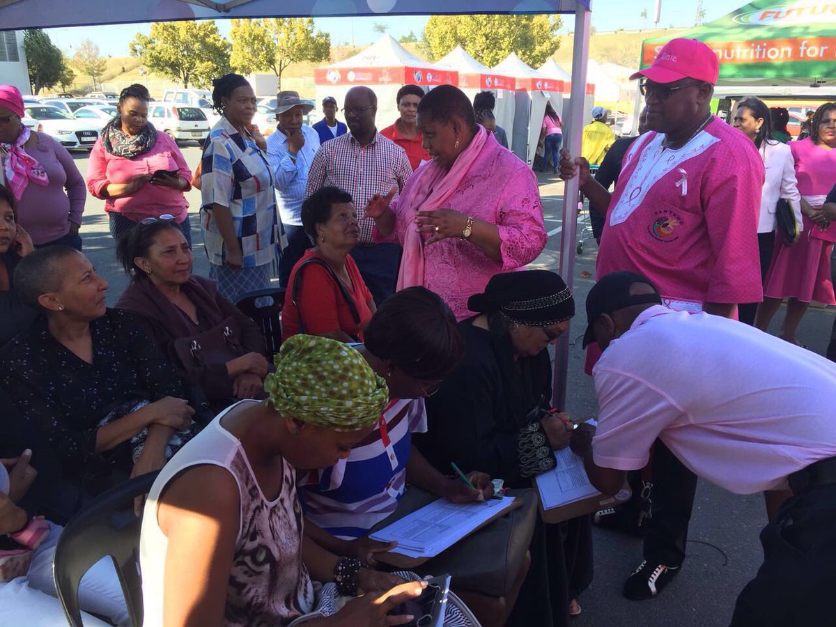 ThePinkDrive's tweet photo. Lovely to see people already lining up to be tested. Free breast health check up today @southgatemall1 https://t.co/lM1kfidNGY