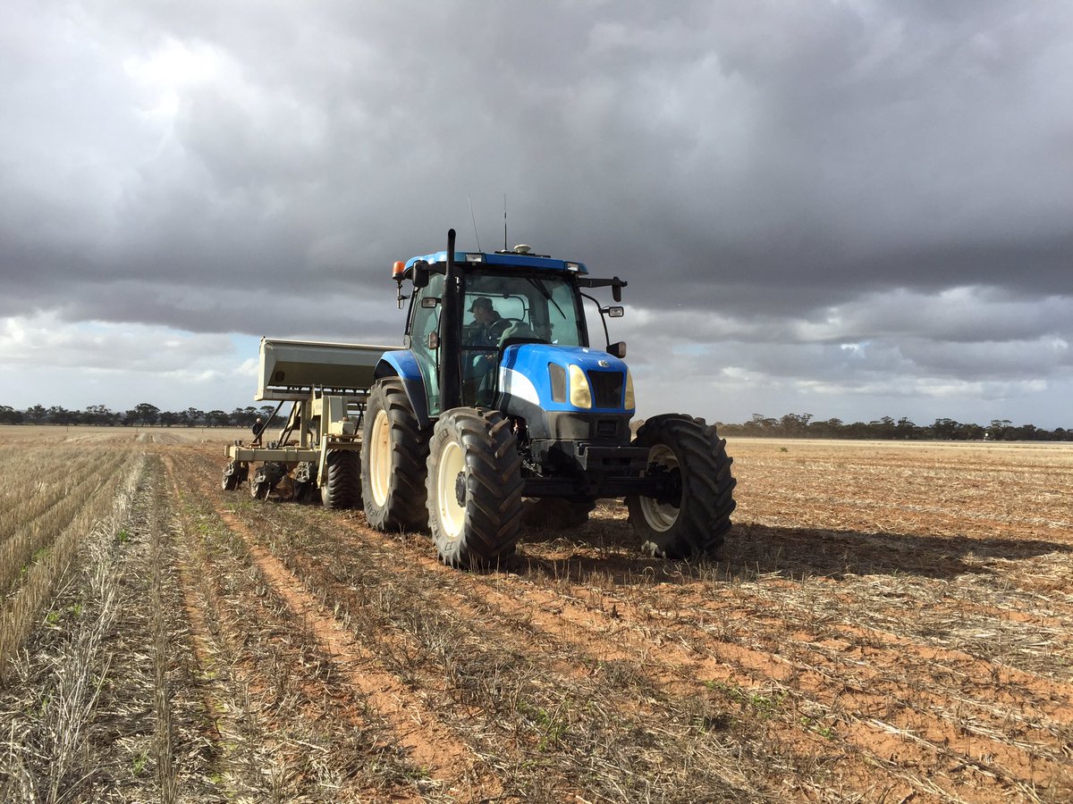 Neil_Cordingley's tweet photo. Finally got the wantfa tractor set up with trimble centrepoint RTX. Seeding IH30RR canola today. https://t.co/zG3vrSaMVO