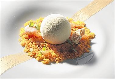 comoju's tweet photo. Raúl Resino @RaulResinoRest Cocinero del Año 2016 en España https://t.co/GfJf4YCSkC #Alimentaria2016 #FinalCCA https://t.co/xurJGOSb5c