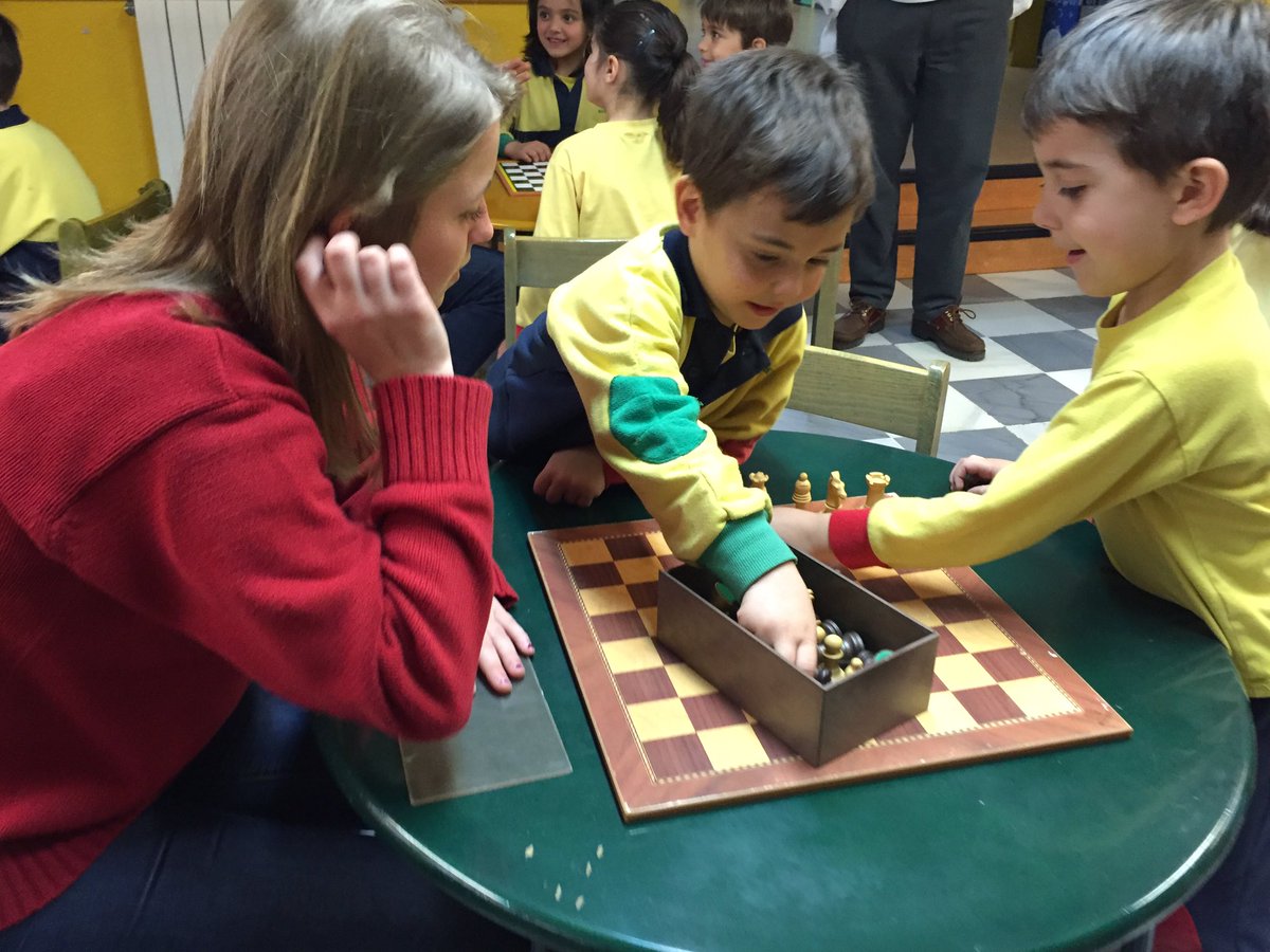 natzaretesplu's tweet image. Què maco! #chessinaction