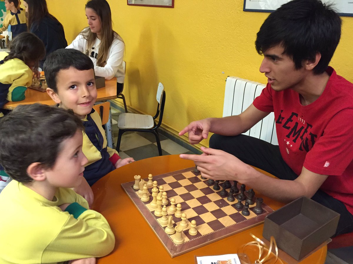 natzaretesplu's tweet image. Què maco! #chessinaction