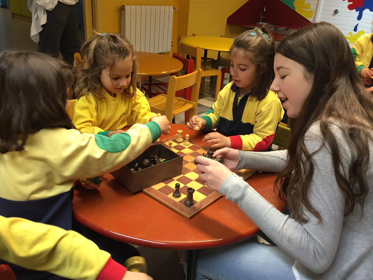 natzaretesplu's tweet image. Què maco! #chessinaction