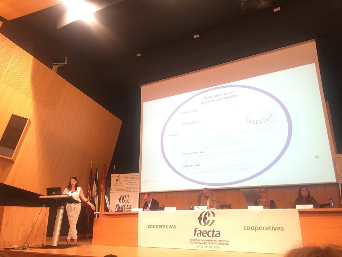 VidamarSCANijar's tweet photo. Nuestra gerente M.Mar García Torres, detalla la Memoria anual de @FAECTA_ #AsambleaFaecta https://t.co/adeKw4Pxg4