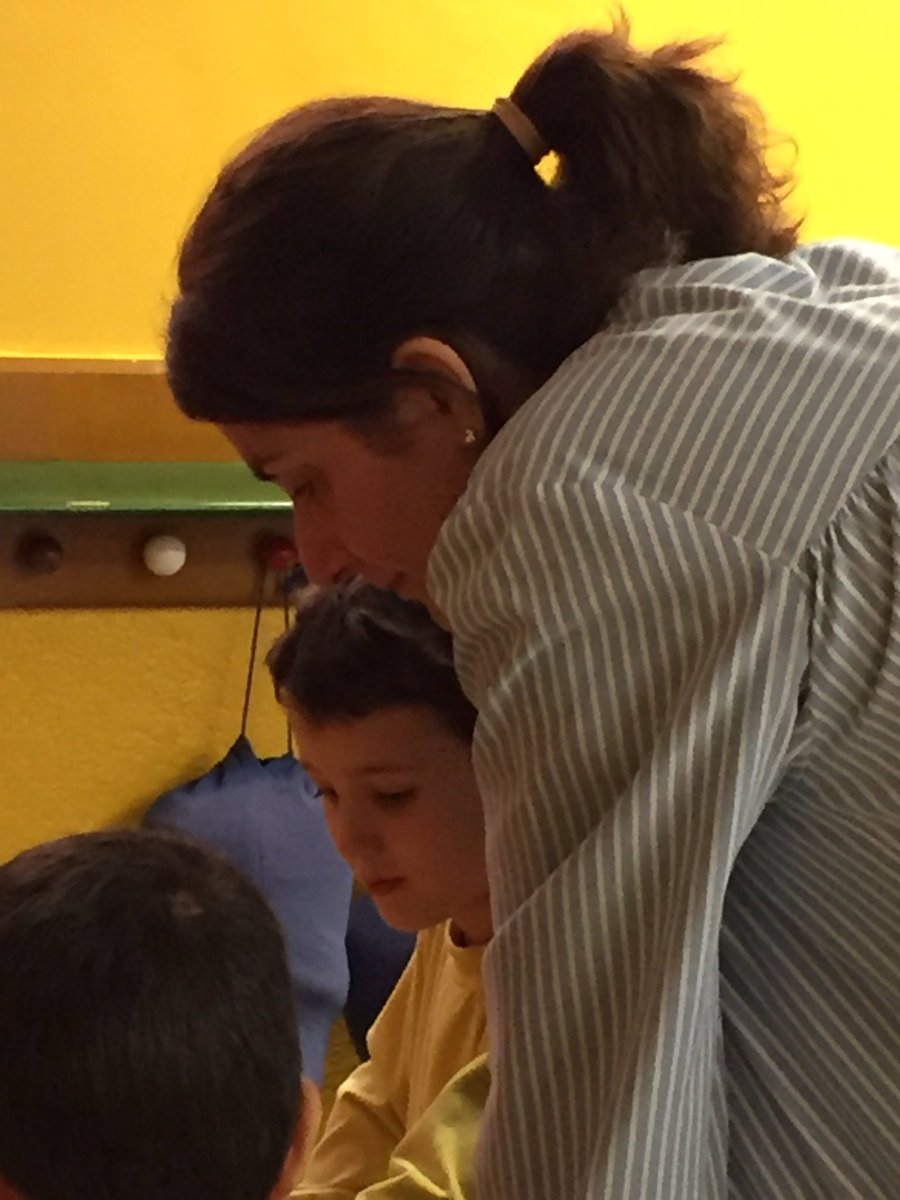 natzaretesplu's tweet image. Gràcies teacher Loli i professor Xavi per fer realitat aquesta trobada! #chessinaction