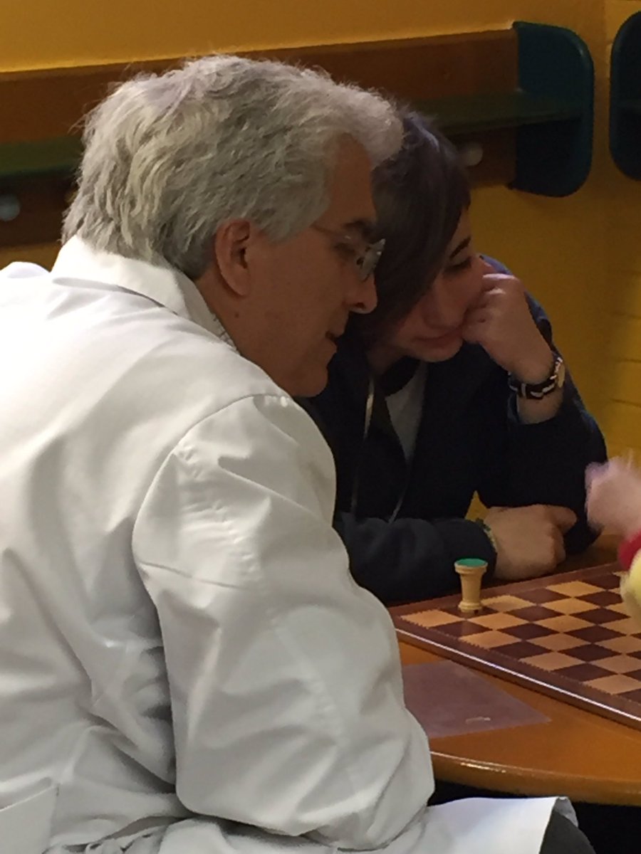 natzaretesplu's tweet image. Gràcies teacher Loli i professor Xavi per fer realitat aquesta trobada! #chessinaction