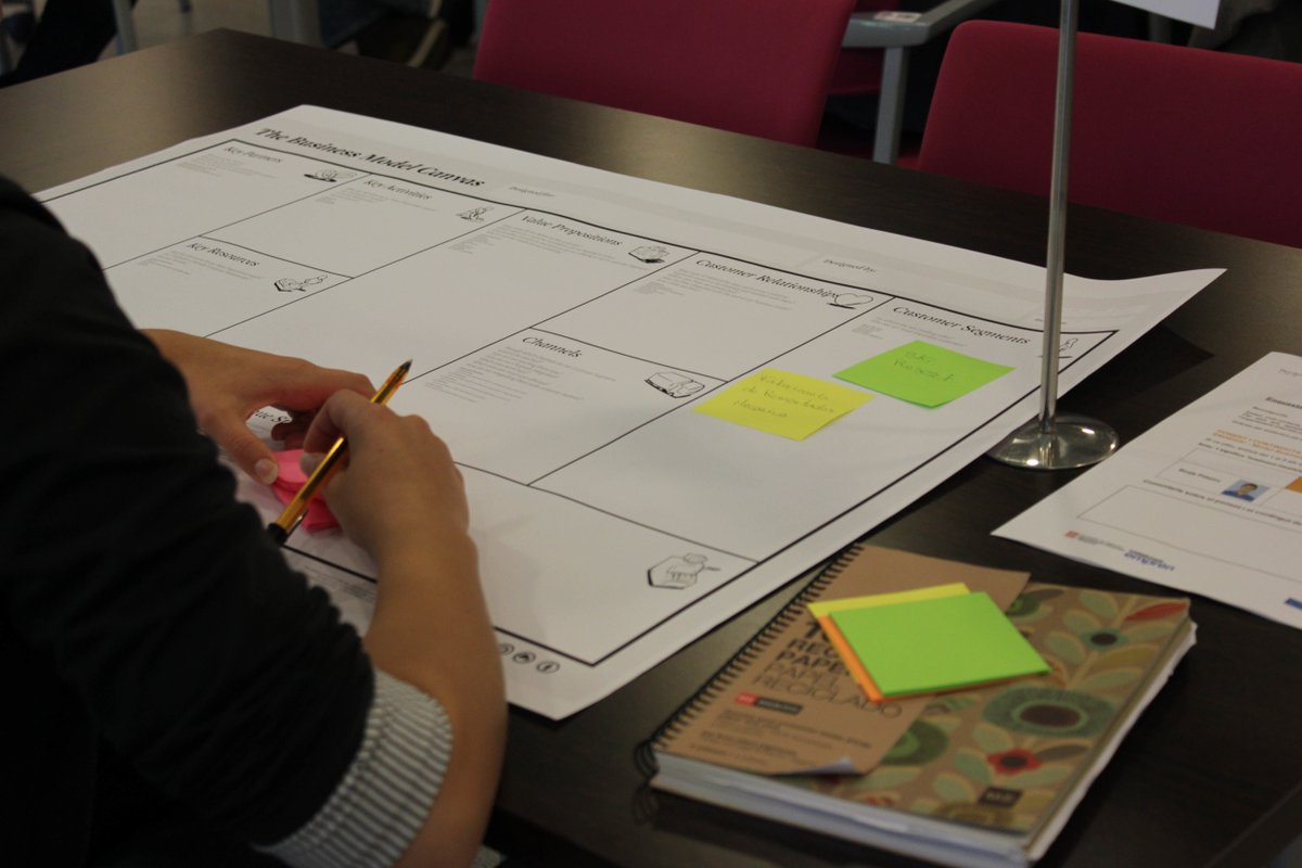 PRUAB's tweet photo. Avui a l'#Engega seguim practicant el #pitch i ens endinsem amb el #BusinesModelCanvas amb @LaSalleTechnova https://t.co/o7PVBup0kM