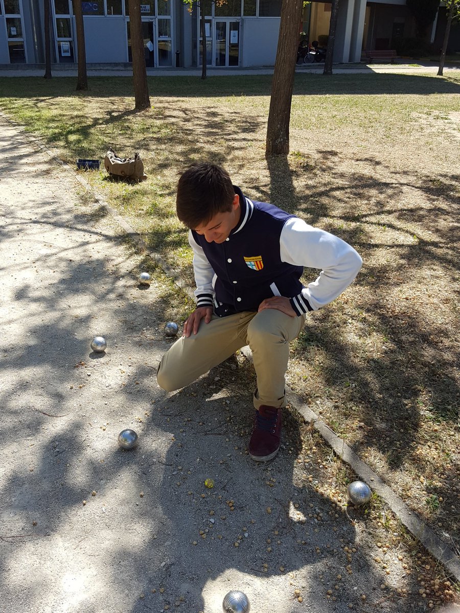 bdsecm's tweet photo. Le bds travaille l'ouverture du club petanque @CentraleMars . https://t.co/b9MYV465eK
