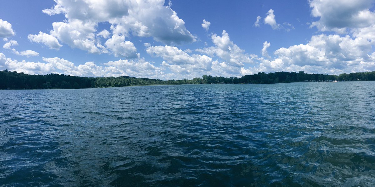 ecavis's tweet photo. Half moon lake near Hell Michigan. Heaven on earth #21cfexplore @21CF_Impact https://t.co/QsFpDaNiiZ