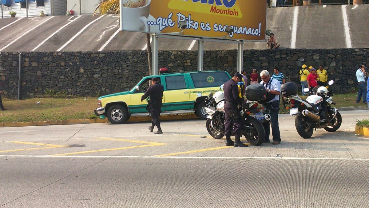 NoticieroHechos's tweet photo. Cristian Portillo de 20 años falleció en un accidente registrado esta mañana en el km 13 ½ de autopista a Comalapa. https://t.co/kCGWiWfkYG