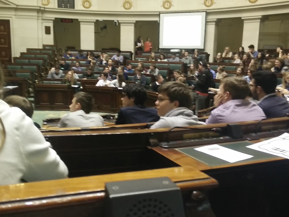 TheAntonTran's tweet photo. Gros 1-0 dans le senat #plenum16 https://t.co/hOsCDktIuu