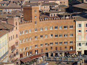 agenziaimpress's tweet photo. #Clarich,nn basta.@Valentini_Bruno:«Nn c’è + tempo,#Fondazionemps faccia di + x sua comunità»https://t.co/yGR7cc7qZb https://t.co/39aZuGv5iW