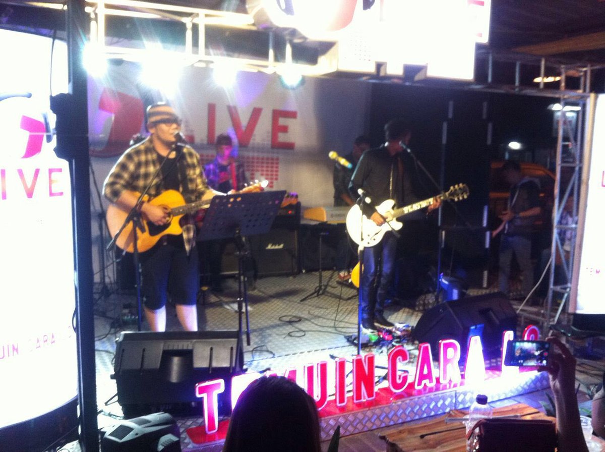 MDGco_'s tweet photo. @FerdinandPar17 with mas @piyu_logy at Bejo's Milk Cafe #BestCutsofPiyu live di Metro Lampung. merapat yeuuuuks https://t.co/rHWHA80zmk