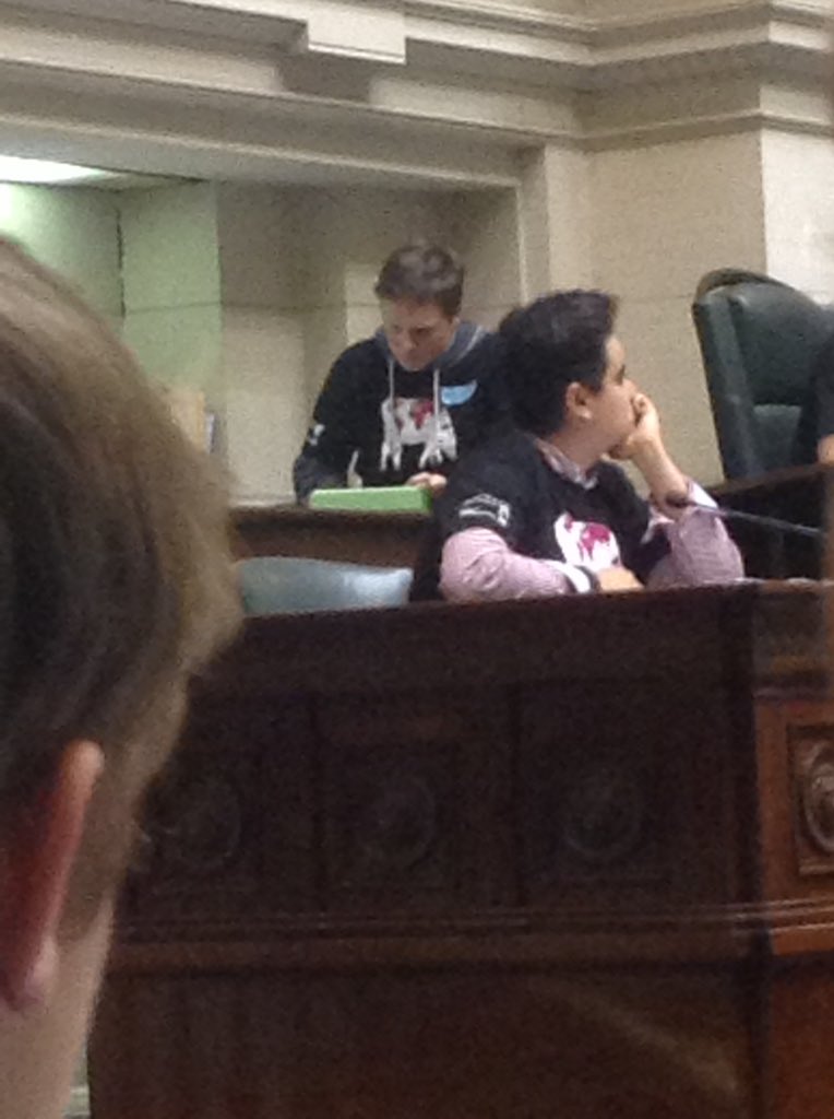 DukenUlysse's tweet photo. #plenum16 #mediawatcher #spotted  #kamer #goedbezig https://t.co/uW3GLY1rou