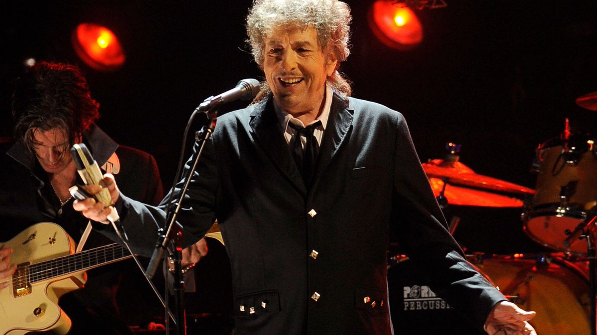 RollingStone's tweet photo. Hear Bob Dylan turn Sinatra's "All the Way" into a country waltz https://t.co/hyYqMfre60 https://t.co/VTN9GpWvUl