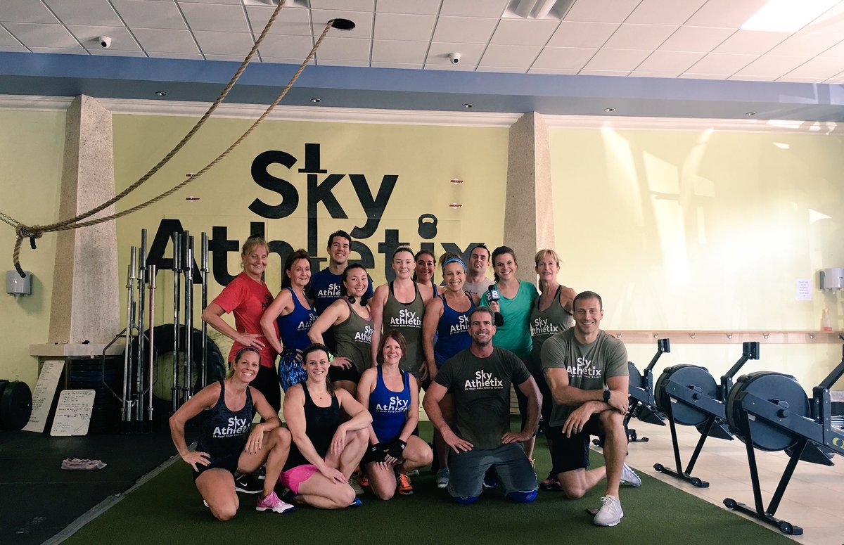 Skyathletix's tweet photo. Friday Partner WOD #SkyFamily   @wflaAdrienne https://t.co/PFBD0ZmmjN