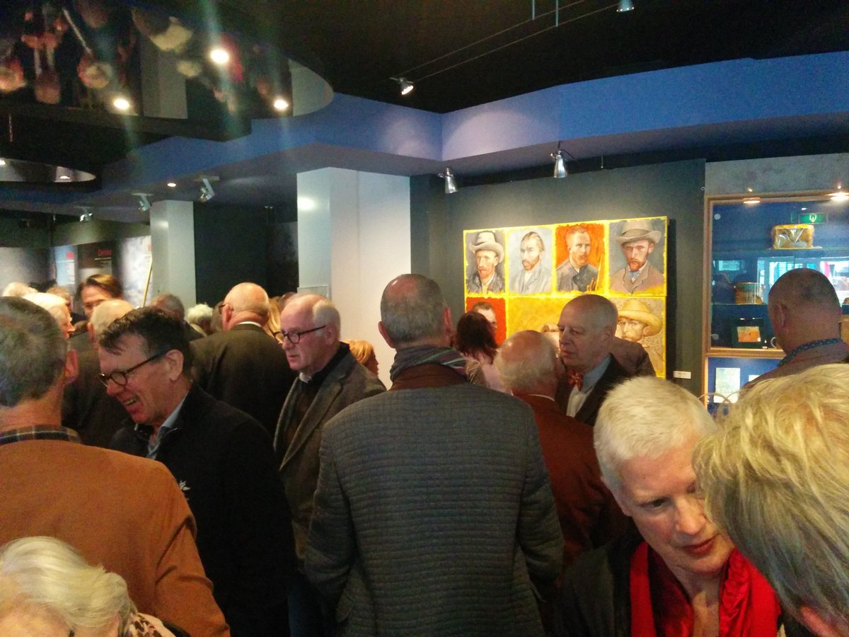 Onder grote belangstelling is 'Hommage aan Vincent' van Ans Markus geopend <a href="/vangoghhuis/">Van Gogh Drenthe</a> Gefeliciteerd allemaal!
