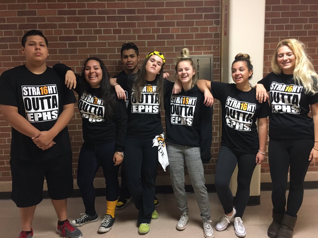 limitless_vei's tweet photo. Limitless all dressed in black & gold for #spiritweek at EPHS! 🐯💛⚫️ #seniors2016 #1Junior #Limitless #SchoolSpirit https://t.co/5CSrxwwN3I