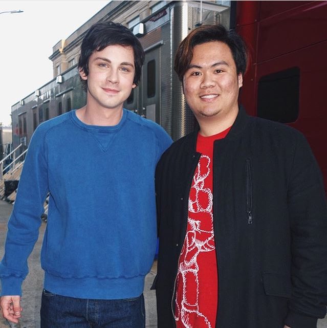 LermanUpdate's tweet photo. More of Logan Lerman with fans in NYC. #SidneyHall https://t.co/pv1UTM7t9Y