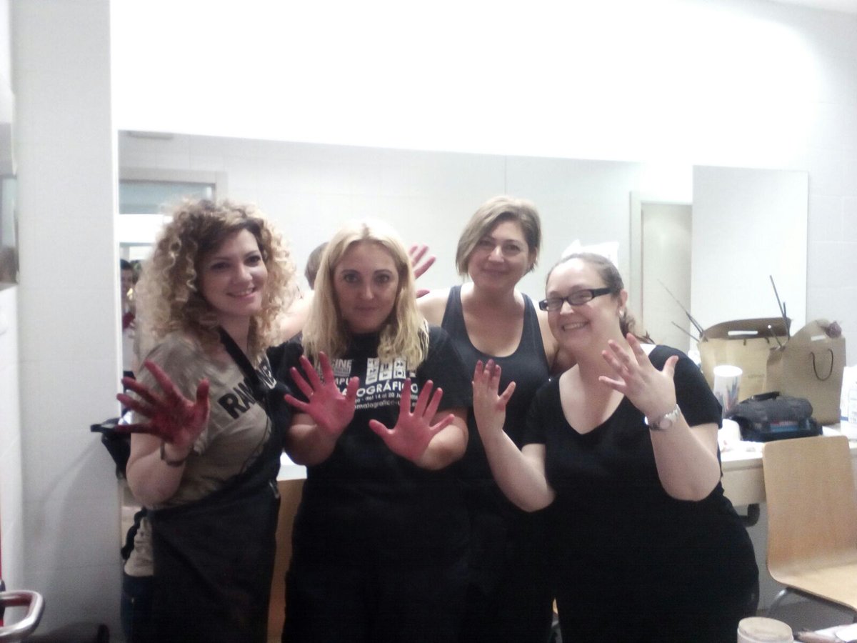 COUNSELING_UMA's tweet photo. Maquillar a 70 figurantes con heridas para los escenarios de #JEMERG16  supone más de 4 horas de trabajo. Equipazo. https://t.co/93xmOQiflA