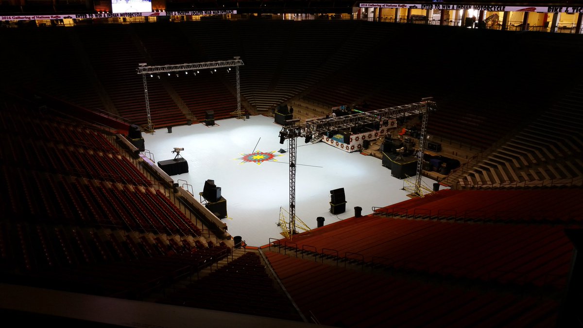 andimurphy's tweet image. Doors are about to open at The Pit for the #GON2016 #powwow! @180099native #Studio49