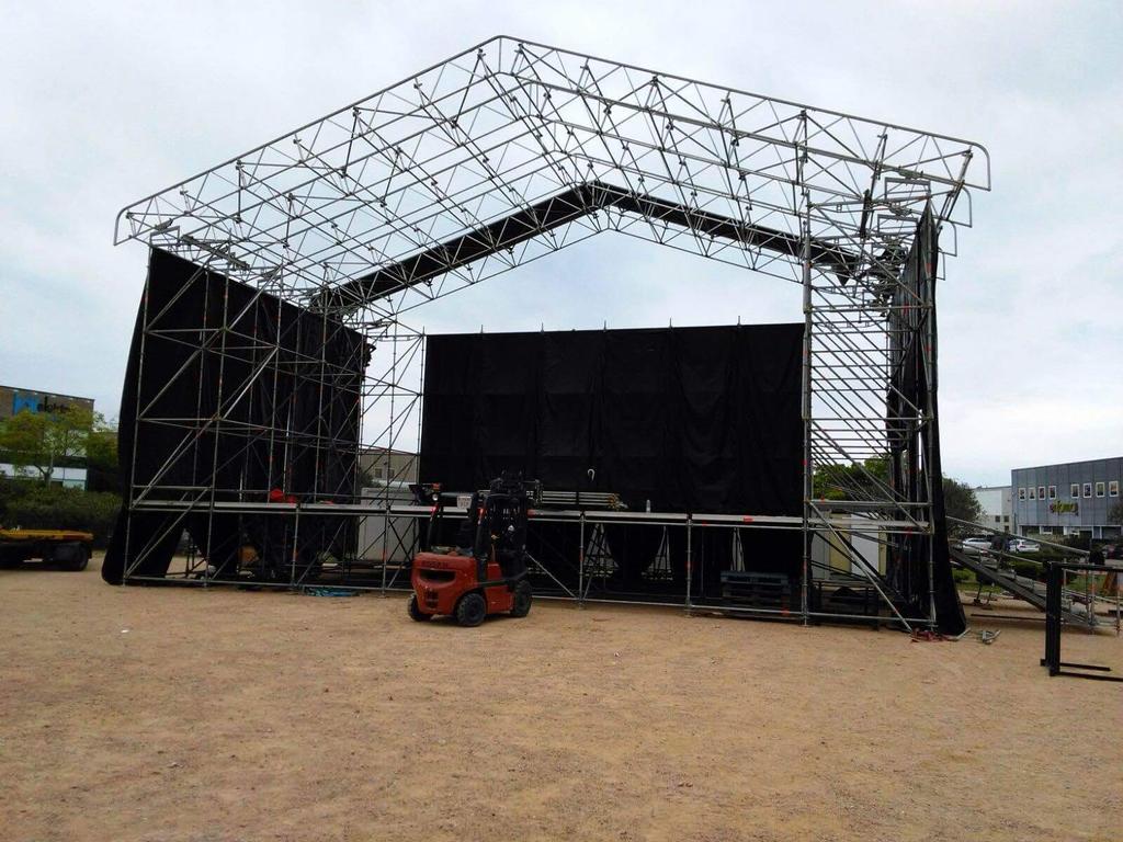 Avui toquem aquí, barraques de Figueres. A les 11 amb <a href="/EsneBeltza/">ESNE BELTZA</a> I <a href="/nyskajazz/">NY Ska-Jazz Ensemble</a>! Moltes ganes!