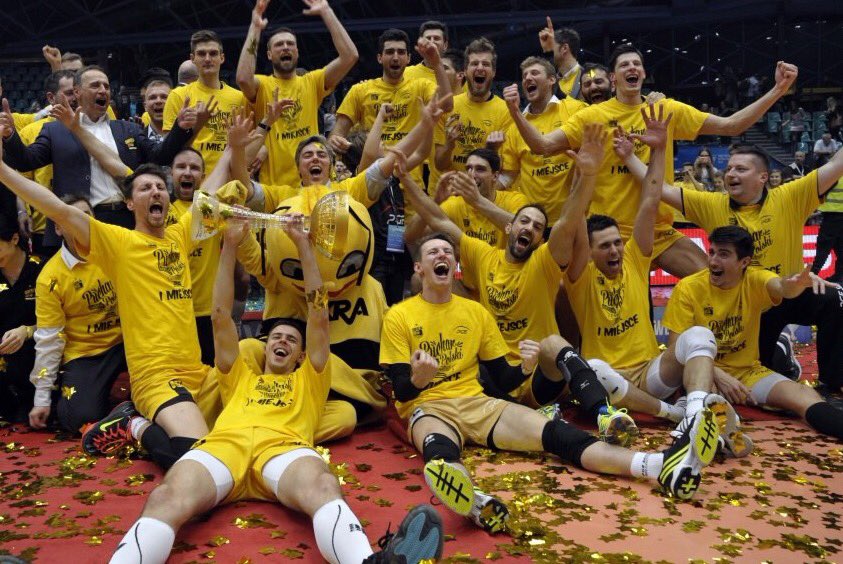 Israelvoley's tweet photo. Se acabo otra temporada!!!,este año con título de campeón de la copa polaca y bronce en la liga 💪🏻💪🏻🏐🏐 https://t.co/wjNxc2Nn16