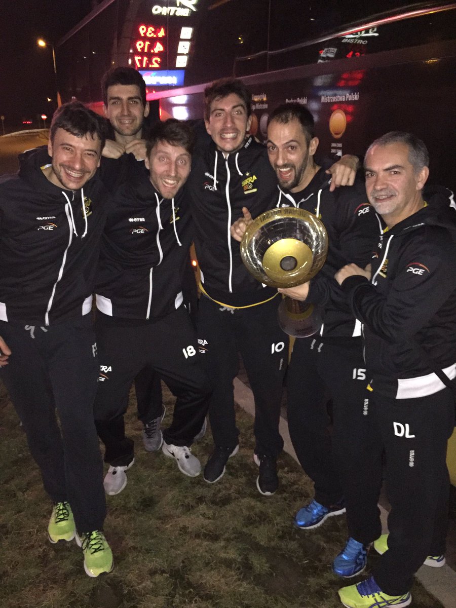 Israelvoley's tweet photo. Se acabo otra temporada!!!,este año con título de campeón de la copa polaca y bronce en la liga 💪🏻💪🏻🏐🏐 https://t.co/wjNxc2Nn16