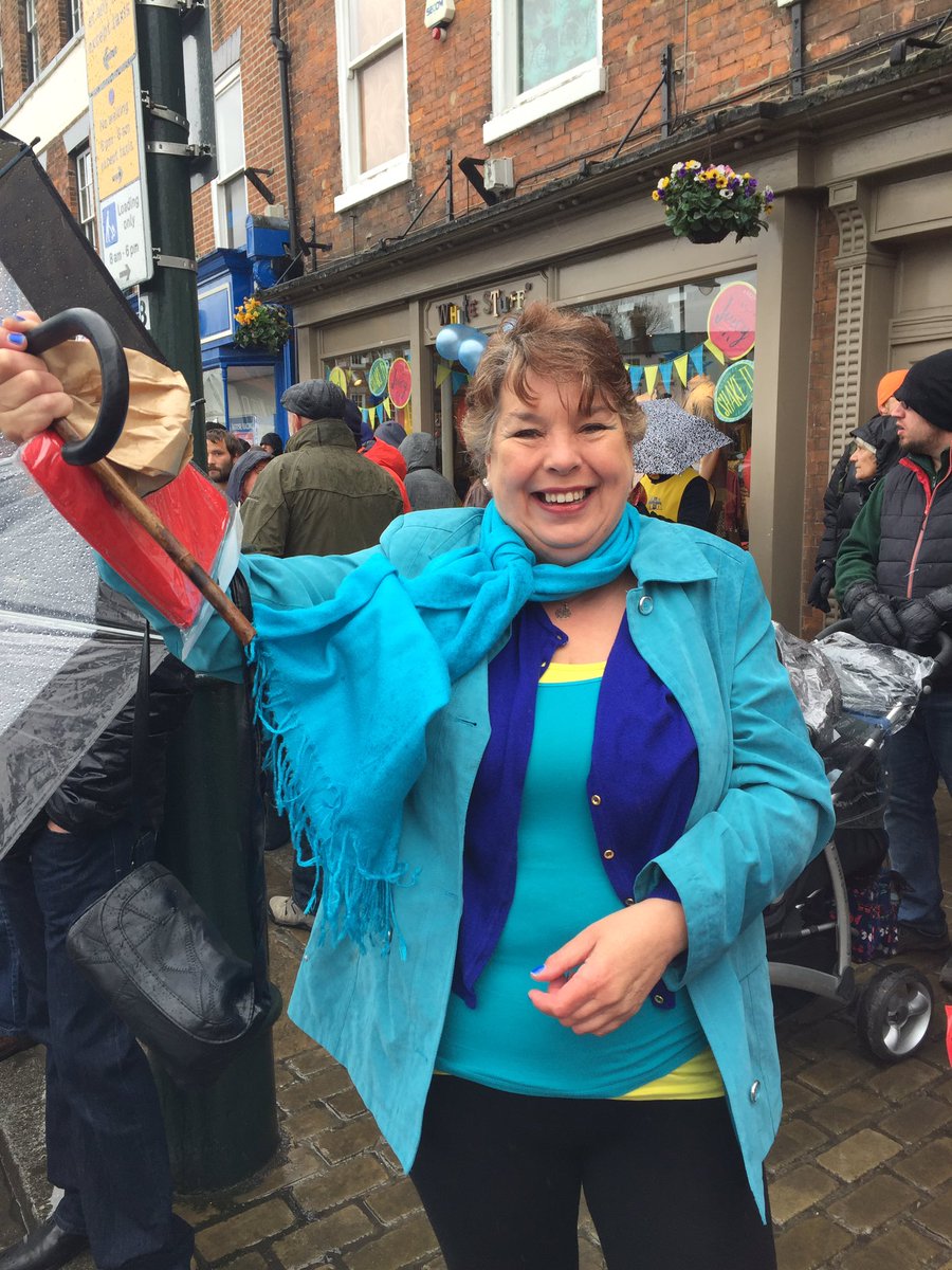looknorthBBC's tweet photo. Sharon's got her blue and yellow on l, where's yours? #tdy #bbctdy #tdfy @letouryorkshire https://t.co/kUbkqUGnCs