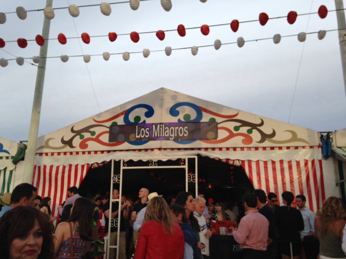 En esta caseta no te dejan entrar con camiseta y converse. En qué siglo viven? #ElPuerto #FeriaElPuerto