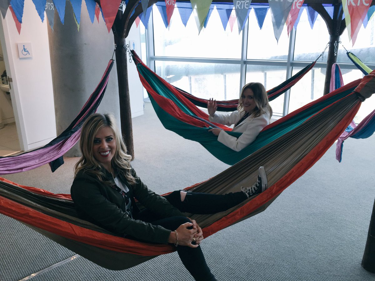 janice_butler81's tweet photo. Hanging around on our coffee break @MojoConIRL @brennan_ann #mojocon #dublin #justneedsun https://t.co/fwev4eH2VP