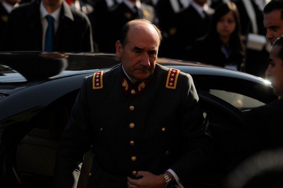 Chileokulto's tweet photo. #Milicogate Investigan a Ex comandante Juan M. Fuente-Alba, acumuló $ 3 mil millones especialmente entre 2005 y 2015 https://t.co/UkWaB5tMvA