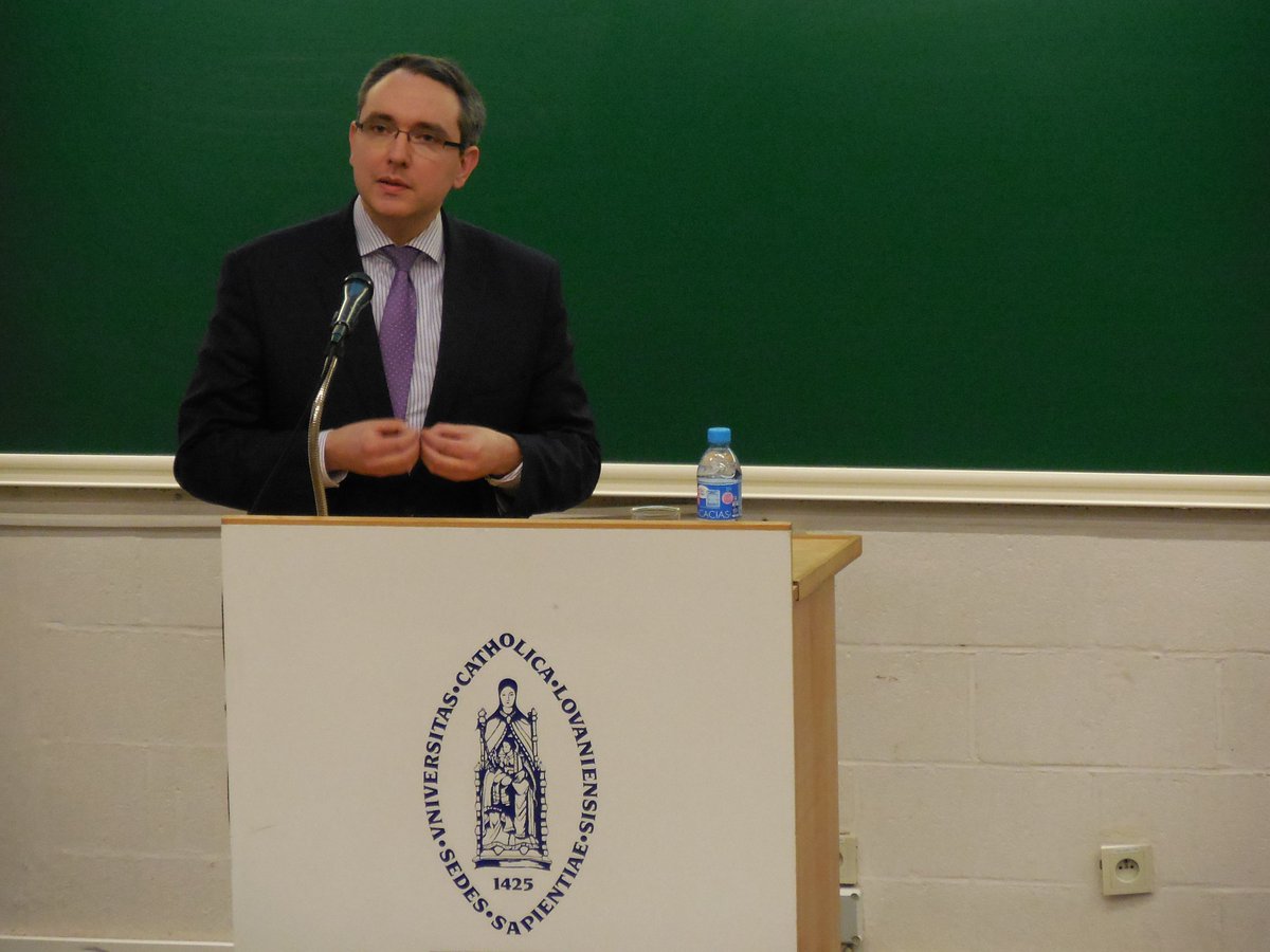 <a href="/van_bellegem/">Sébastien Van Bellegem</a>, candidat au décanat #ESPO, présente son projet devant la faculté  #DoyenESPO