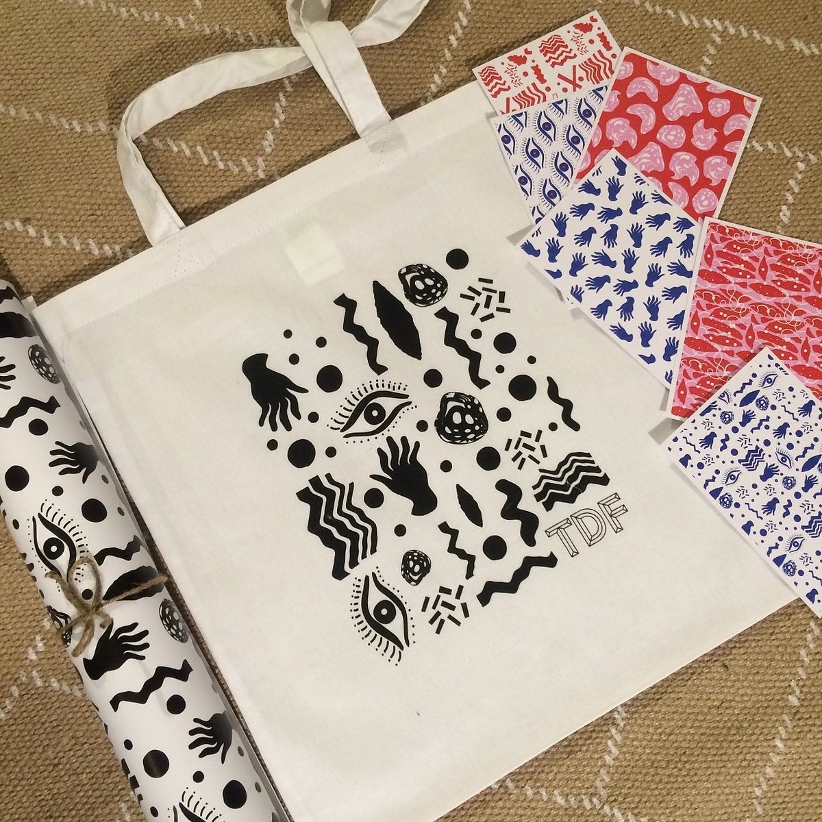 TurkuDesign's tweet image. Hae PUF Design Marketista vapuksi Turku Design Festivalin aistiteemalla koristellut julisteet,postikortit &amp;amp; kassit!