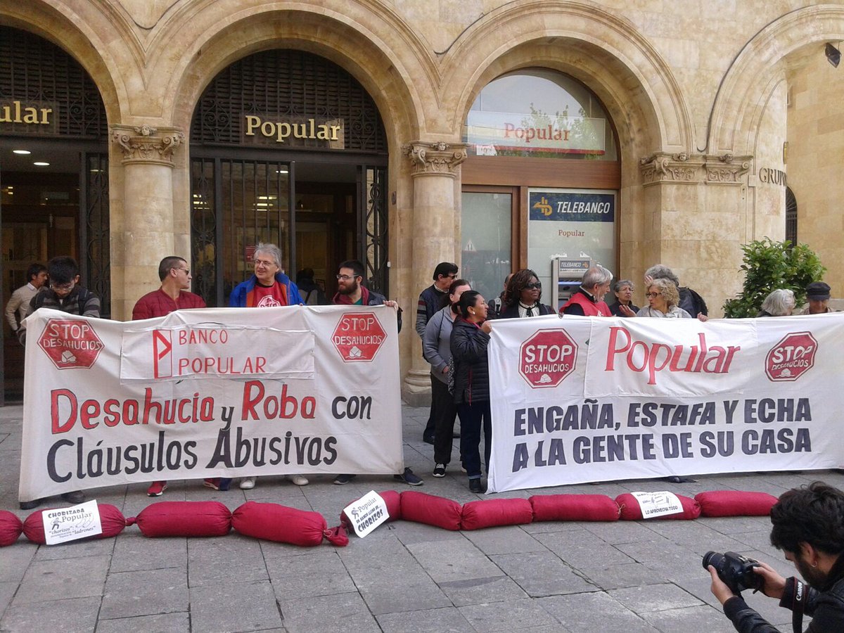 yayoflautas's tweet photo. Así ha celebrado @StopDesahucioSa #ChorizadaPopular, banco generoso con los partidos, implacable con los débiles https://t.co/3ZrOblgeG0