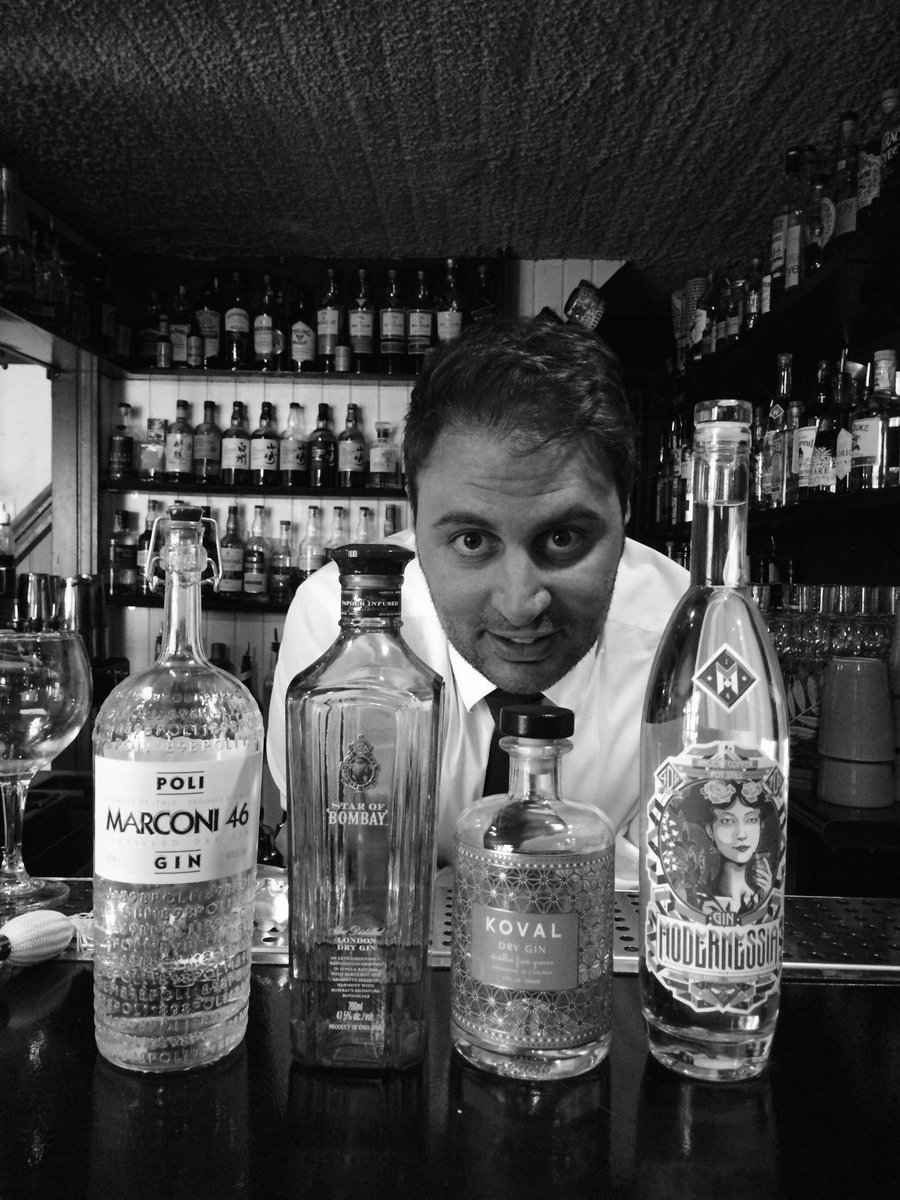 OldFashionedBcn's tweet photo. #negroni o #drymartini xa empezar el #viernes?
@kovaldistillery #marconi46 #starofbombay #modernessia @LucaIzzo_of https://t.co/uda2SFbtHM