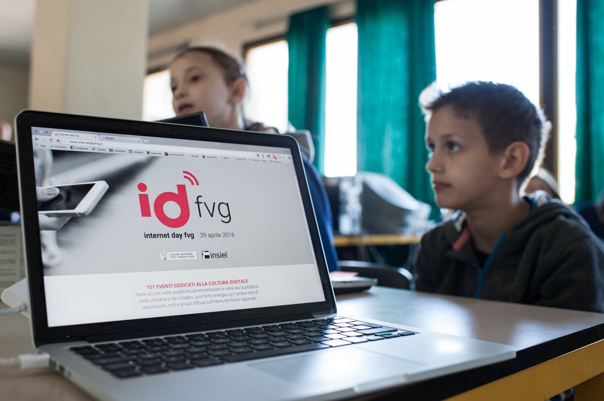 InsielSpa's tweet photo. #idFVG Bambine e bambini della Scuola Don Milani hanno vissuto una mattina all'insegna di #scratch. #InternetDay https://t.co/pjhMWUALa4
