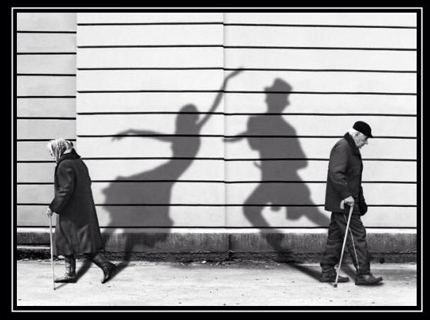 Blahud's tweet photo. @fjaranguren @MariolaRub @Marialovessea @Pontimills @Mariajo_Noain Bailar toda la vida! https://t.co/vr0usrHN8R