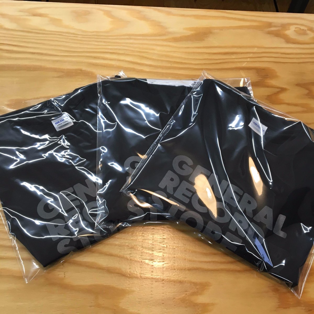 general_record_'s tweet photo. 本日よりGW突入!!GW期間に実施する特別割日セールや当店オリジナルのノベルティTシャツの配布について詳細になります!是非ご覧くださいませ! #GENERALRECORD #下北沢
https://t.co/nsGojhtCxz https://t.co/UjsjvnITAt