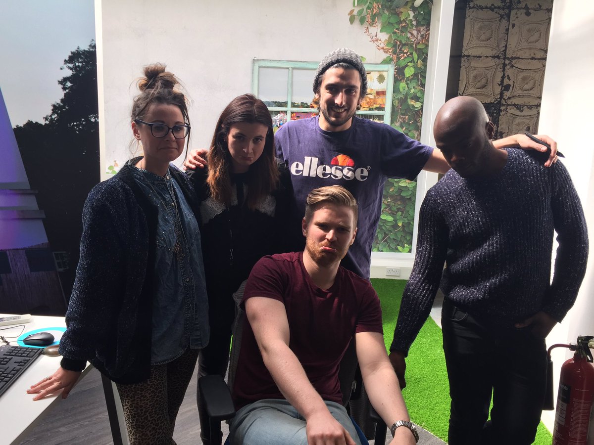 JamieDrabble1's tweet image. It&apos;s Kyle&apos;s last Kisstory at undercurrent, we are sad but the music is keeping our spirits up #kisstory