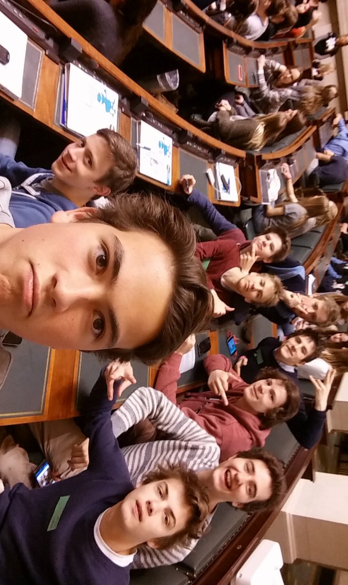 TheAntonTran's tweet photo. Tequilla Heineken pas l'temps niaiser #plenum16 #Kamer https://t.co/mxkeIzF72E