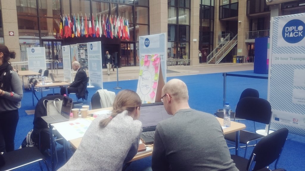 OpenKnowledgeBE's tweet photo. The teams are now collaborating ideas #Diplohack #EU2016NL #OpenKnowledgeBE https://t.co/ccaM5hP3Ep