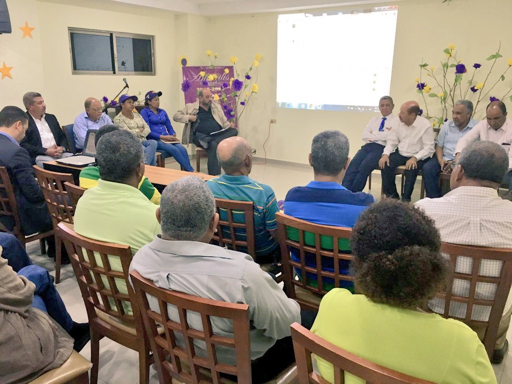 eliuddeleong's tweet photo. Asamblea electoral de estrategias para los días que quedan, Presidente de intermedios y miembros del comité central. https://t.co/R7S1Bntmvr