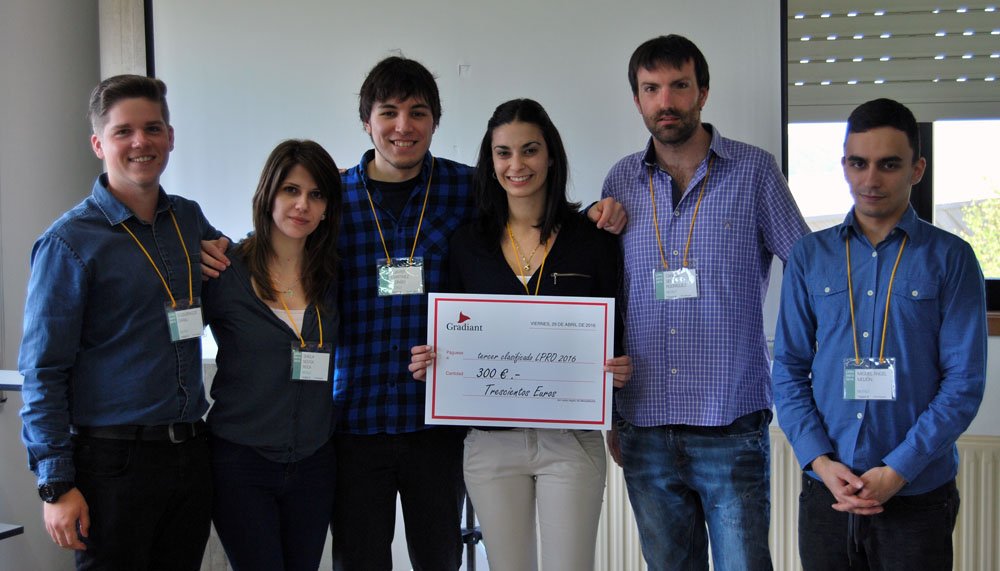 atlanTTic_uvigo's tweet photo. Ganadores de los premios @GradiantNews en los #LPROdays2016: @projectALMS, #Handyhand y #Netalt  @EETelecoVigo https://t.co/RdRywywgvC
