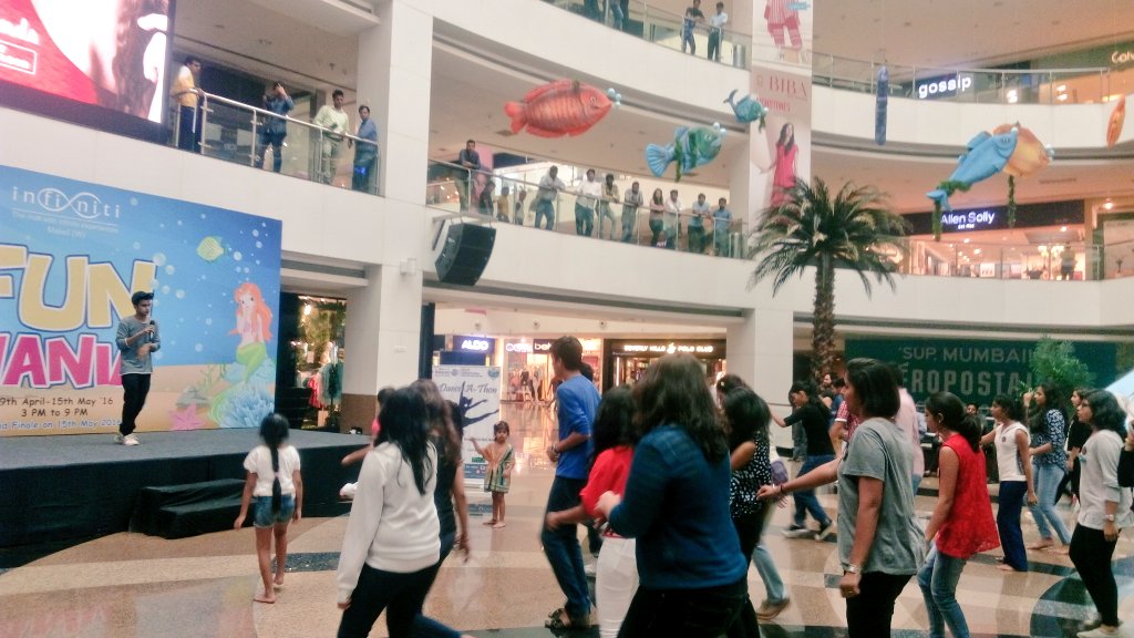 Rc_Mithibai's tweet photo. They are Dancing to the Beats of their Dreams, with this #Danceathon2016!Live now at Infiniti Malad! Join in! #Dance https://t.co/sfJZVfHtEd